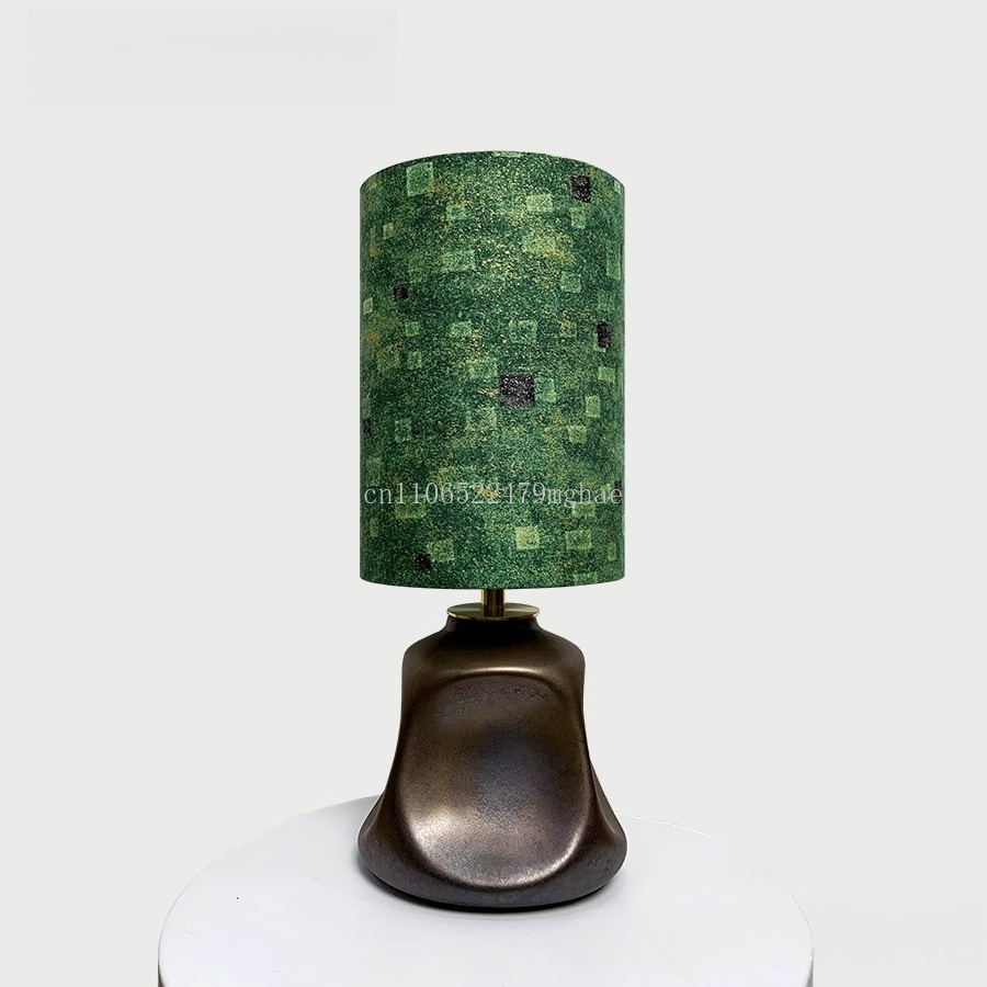 Tischlampe aus vergoldetem Lib – Century Textile & Sewing Supply By Owner Bewertung und Preis